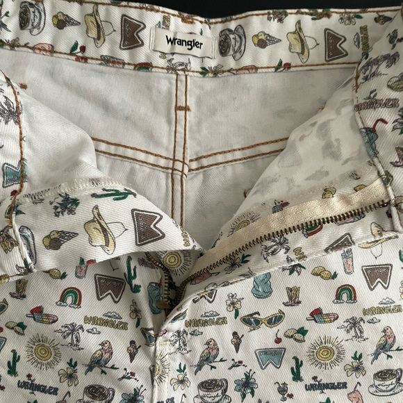 WRANGLER WOMEN'S DONNA HIGH RISE Denim Shorts NWT - Picture 10 of 12